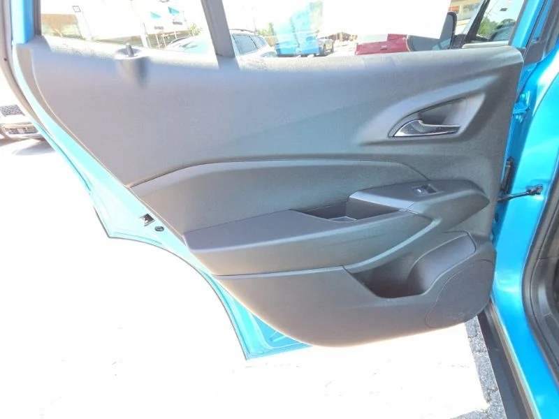 Used 2025 Blue Chevrolet ACTIV image 18