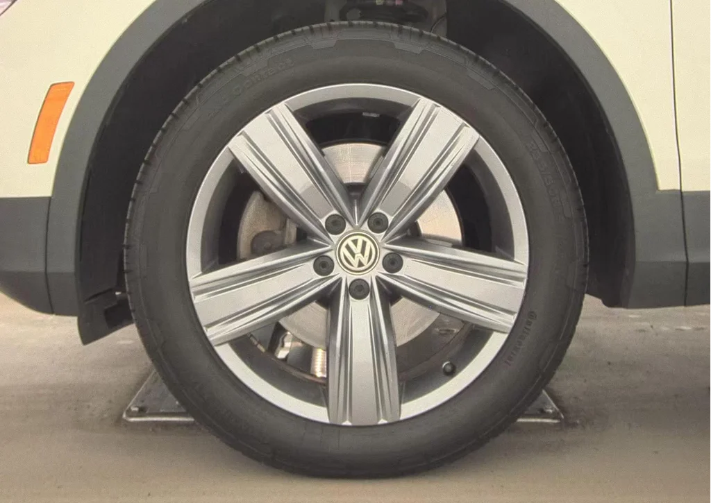 Used 2020 Pure White Volkswagen 2.0T SEL image 16
