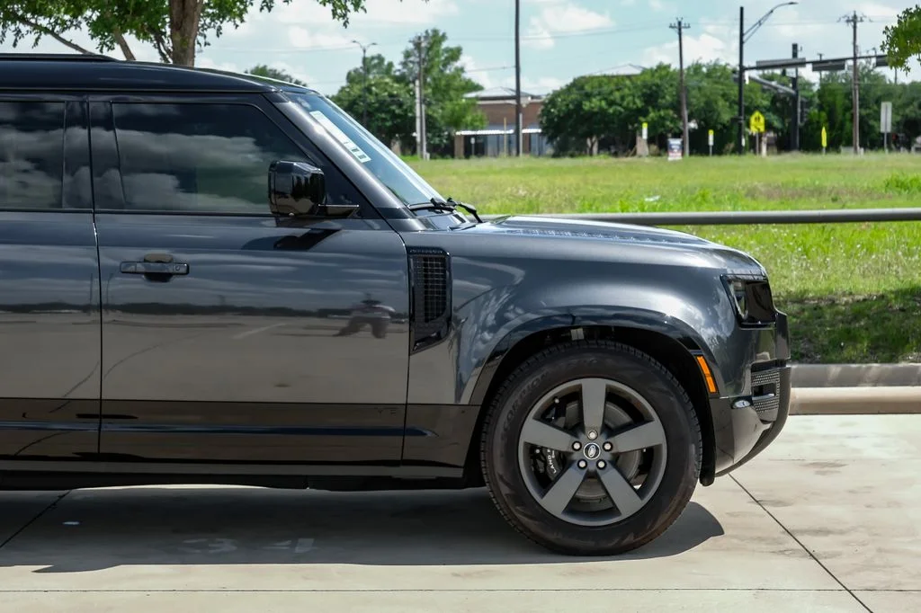 2025 Land Rover Defender V8 - Photo 9