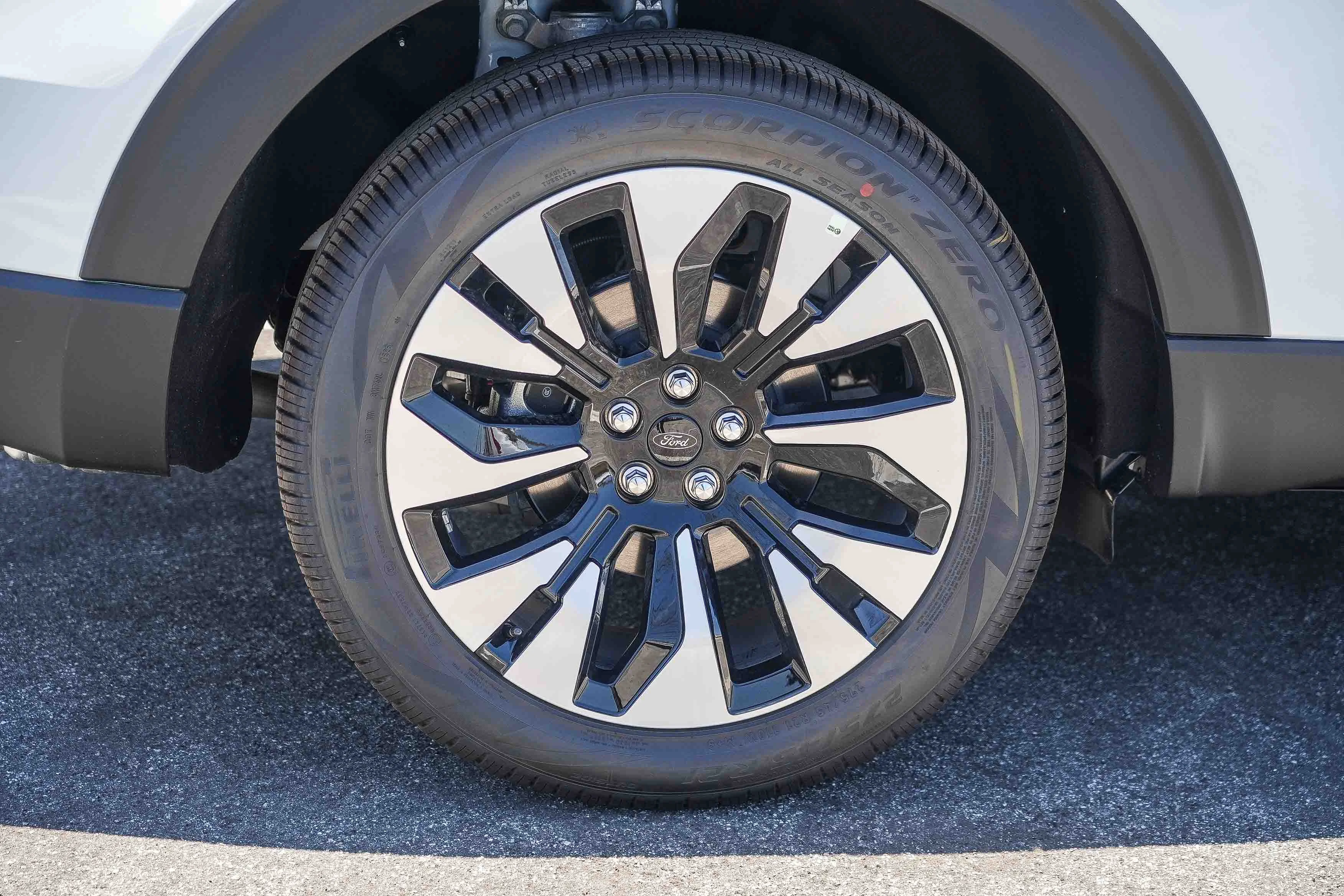 New 2026 Star White Metallic Tri-Coat Ford Platinum™ image 11