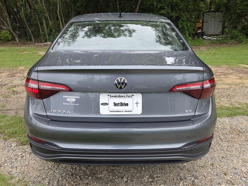 Used 2024 Platinum Gray Metallic Volkswagen SE image 10