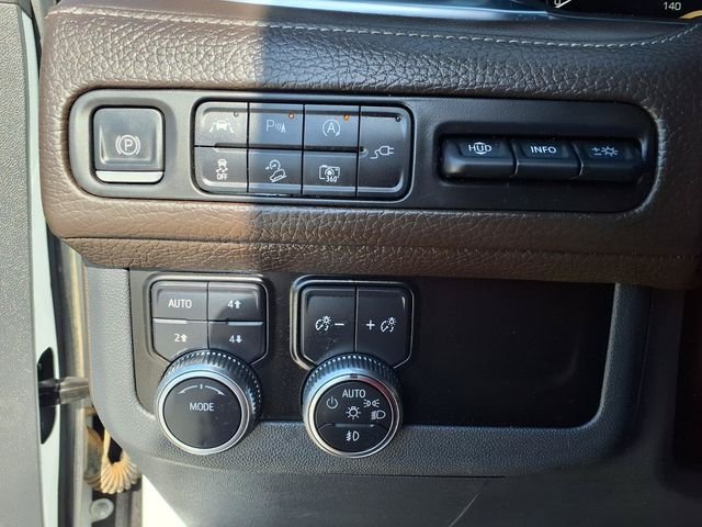 Used 2022 White GMC Denali image 21