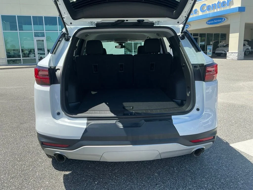 Used 2025 White Chevrolet LT image 18