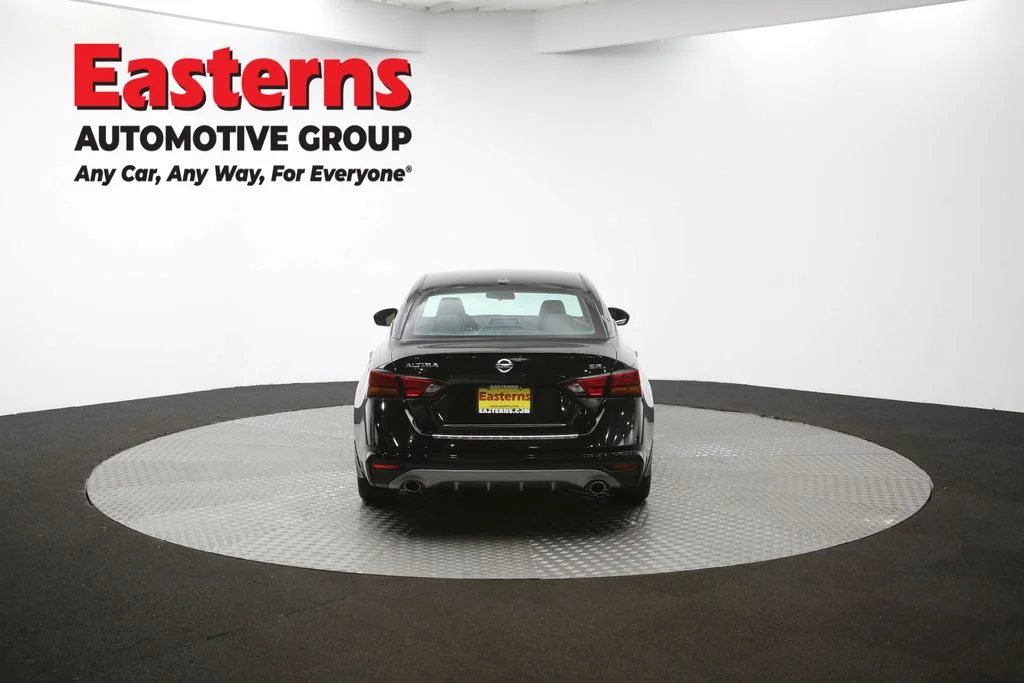 Used 2020 Black Nissan 2.5 SR image 35
