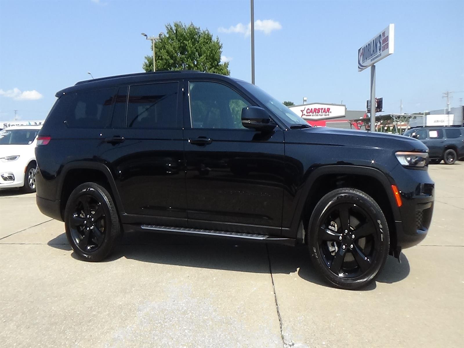 Certified Used 2025 Diamond Black Crystal Pearl Coat (pxj) Jeep Altitude X image 5