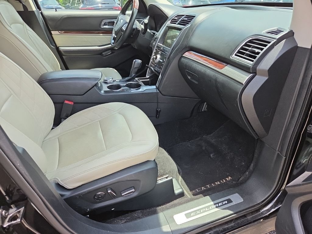 Used 2018 Shadow Black Ford Platinum image 12