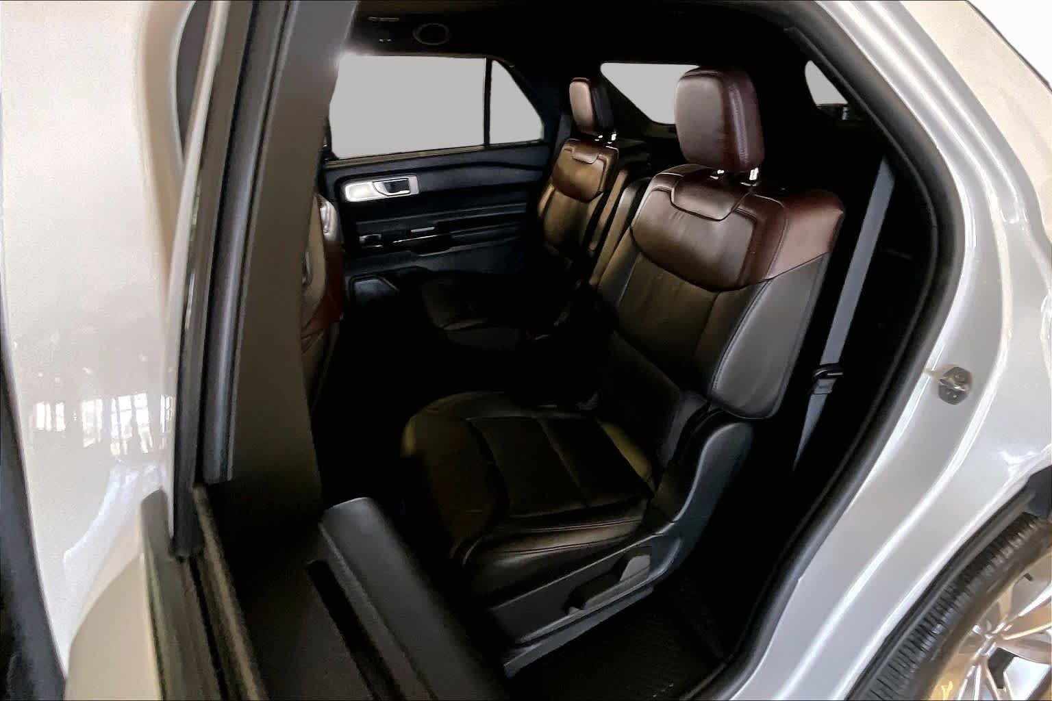 Used 2023 Star White Metallic Tri-Coat Ford Platinum image 18