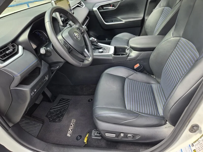 Used 2022 WHITE TOYOTA XSE image 10