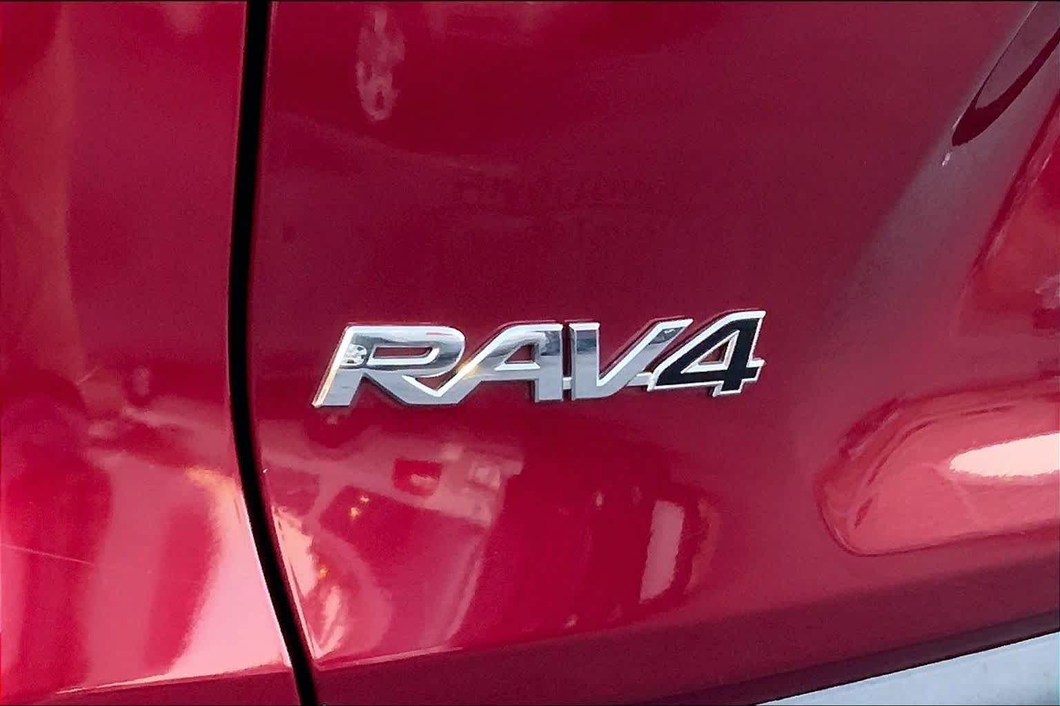Used 2021 Ruby Flare Pearl Toyota XLE image 16