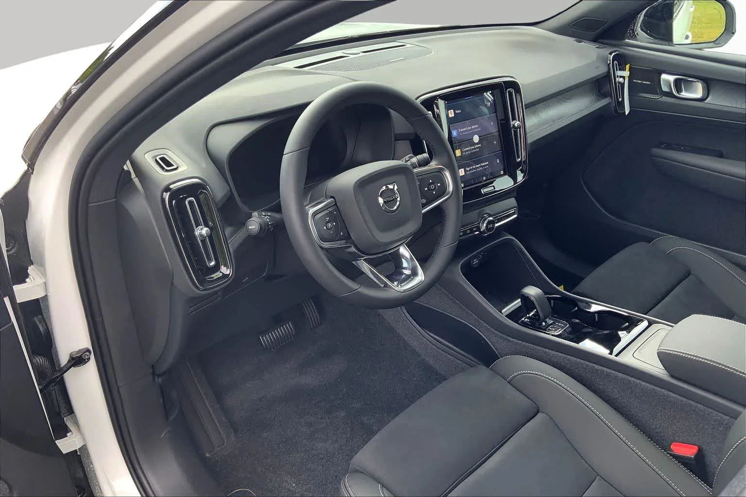 Certified Used 2024 Crystal White Volvo Ultimate image 9