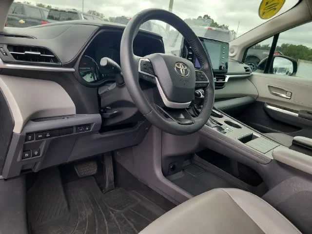 Certified Used 2021  Toyota XLE image 21