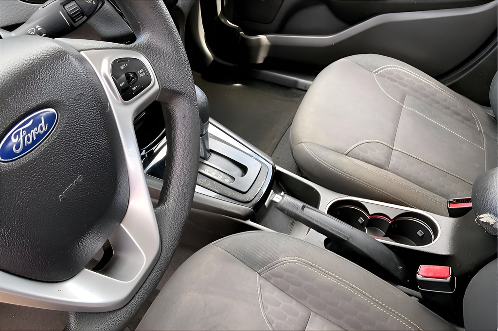 Used 2019 Gray Ford SE image 15