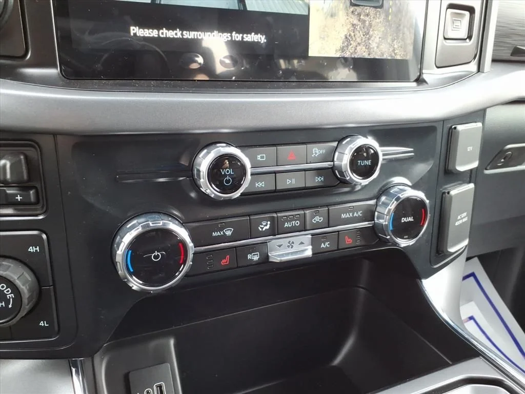 New 2026 Oxford White Ford XLT image 21