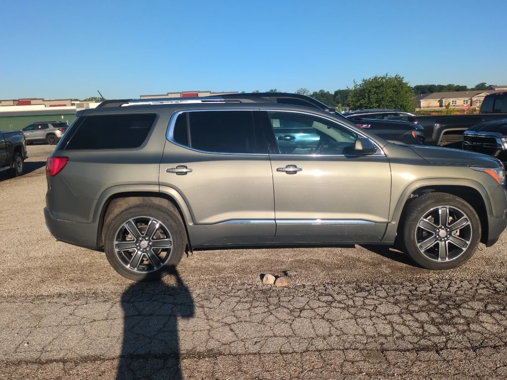 Used 2018 Mineral Metallic GMC Denali image 5