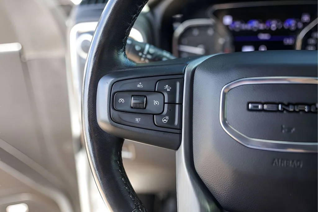 Used 2022 White GMC Denali image 17