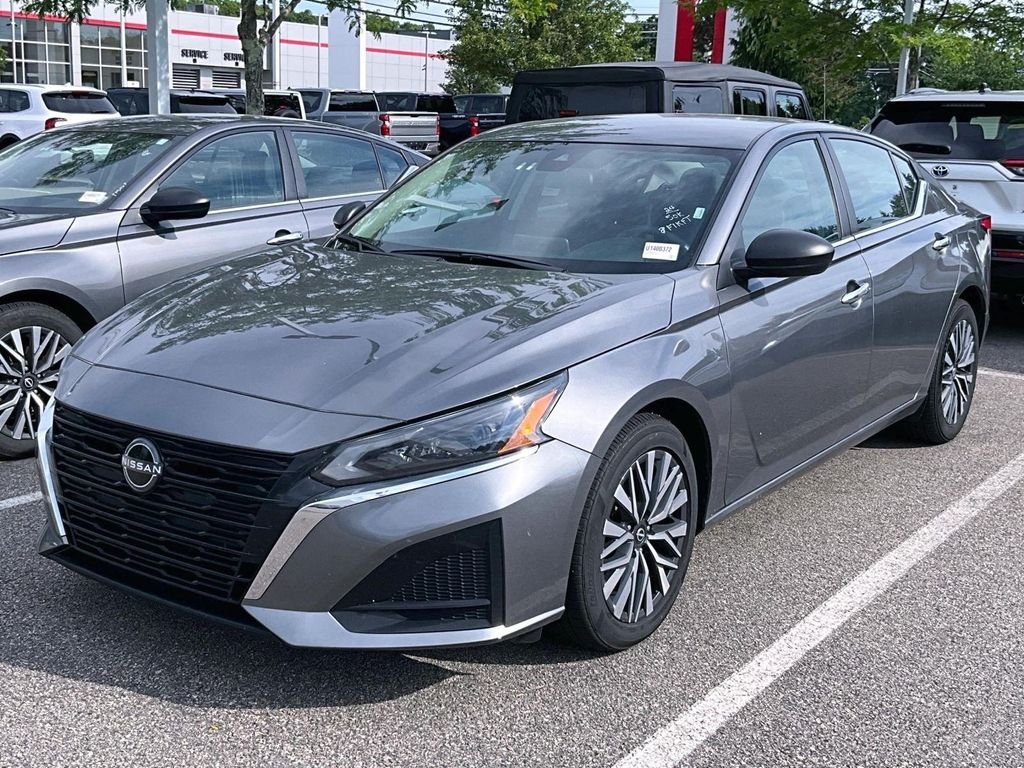 Used 2024 Gray Nissan 2.5 SV image 3