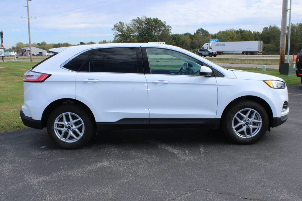 Certified Used 2024 Oxford White Ford SEL image 16