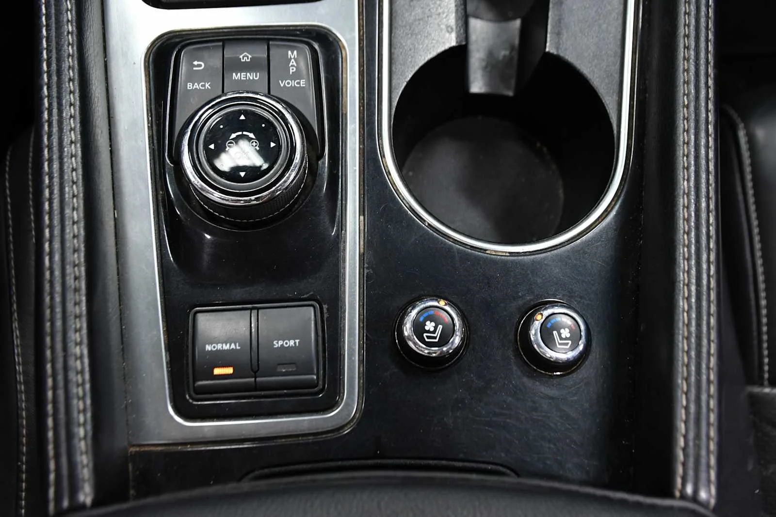 Used 2016 Super Black Nissan 3.5 Platinum image 22