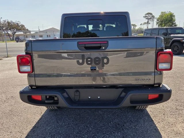 New 2026 Granite Crystal Metallic Clear-Coat Exterior Paint Jeep Sahara image 6