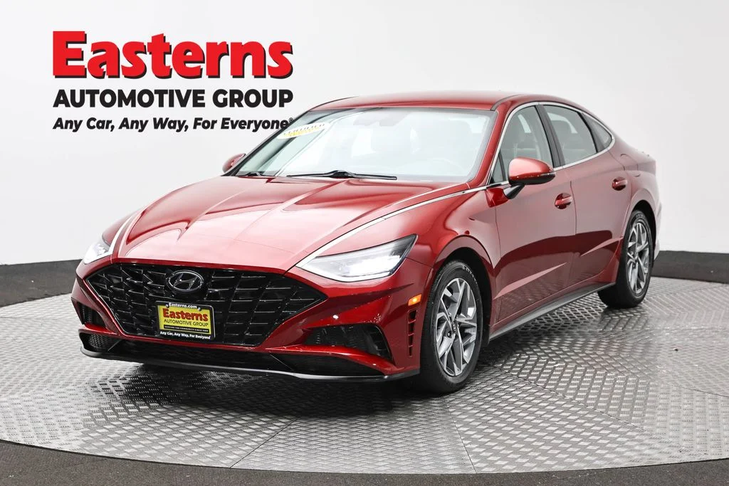 Used 2023 Red Hyundai SEL image 1