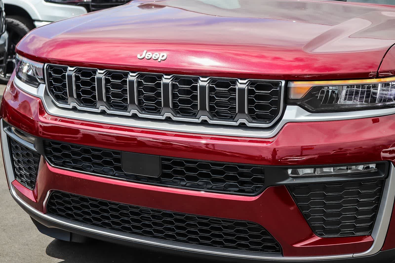 New 2026 Velvet Red Pearl-Coat Exterior Paint Jeep Limited image 9