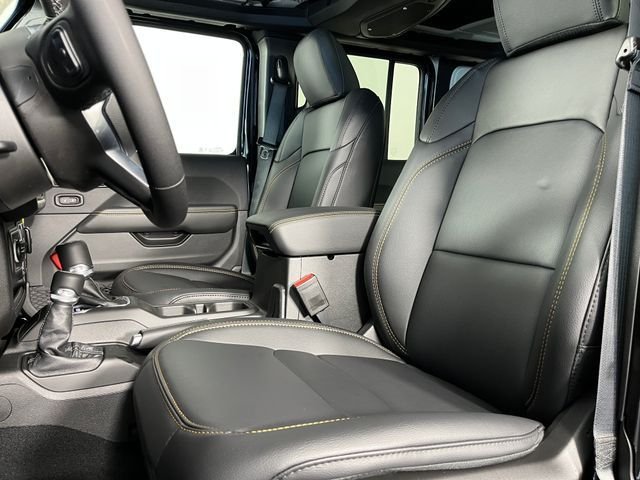 New 2026 Black Clear-Coat Exterior Paint Jeep Sahara image 6