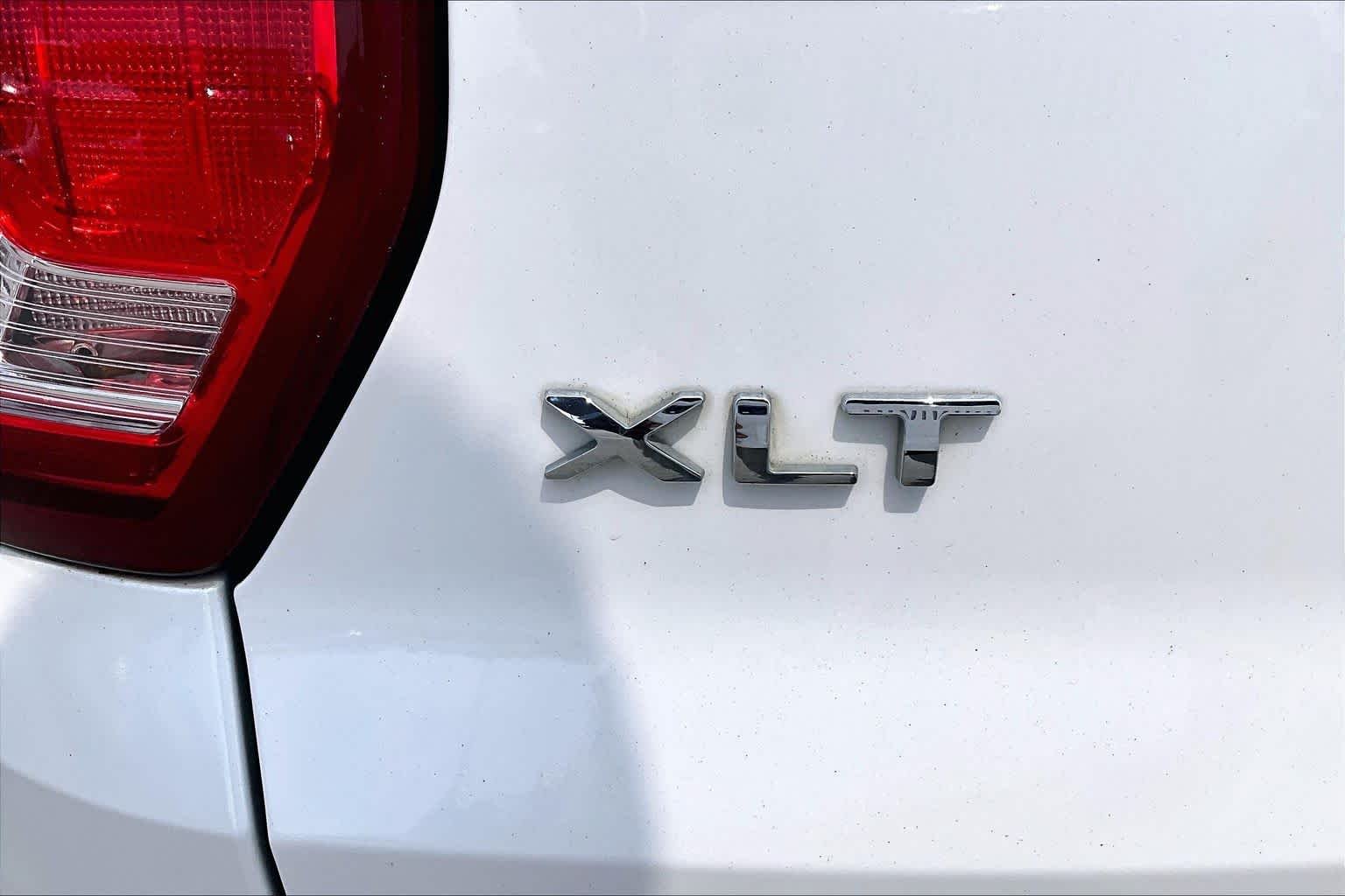 Used 2017 White Platinum Metallic Tri-Coat Ford XLT image 10