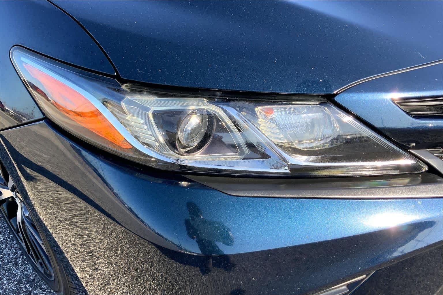 Used 2018 Galactic Aqua Mica Toyota SE image 27