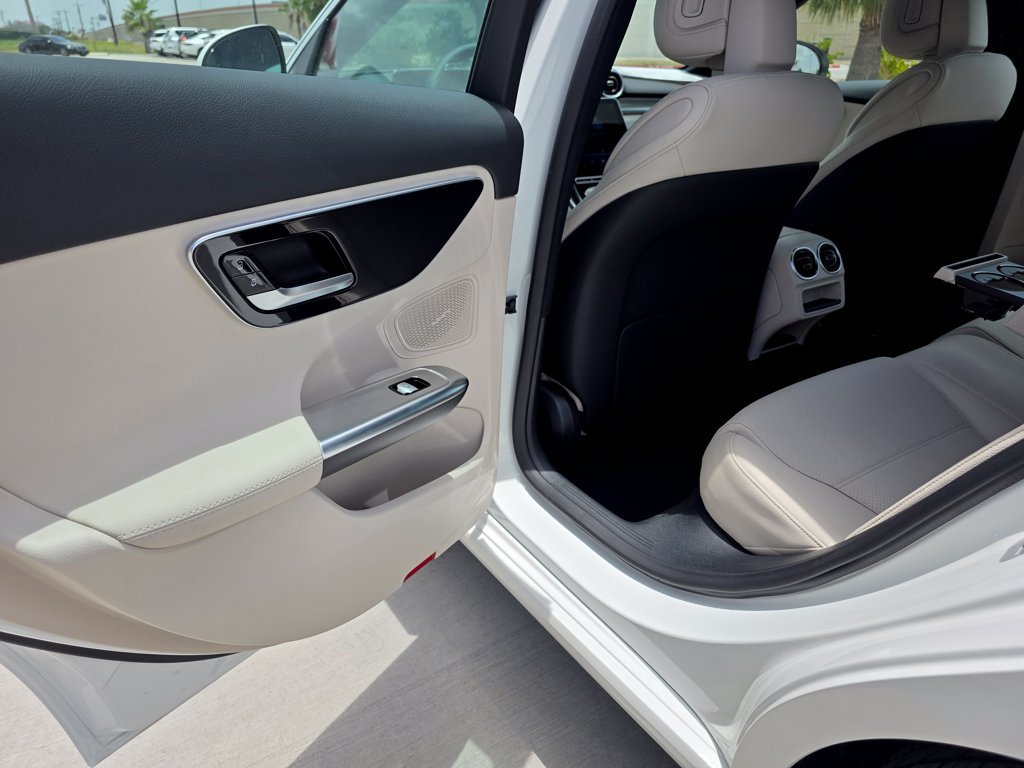 New 2026 Polar White Mercedes-Benz C 300 image 46