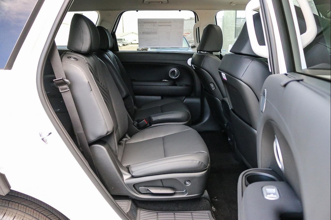 New 2026 White Hyundai SEL Premium image 18