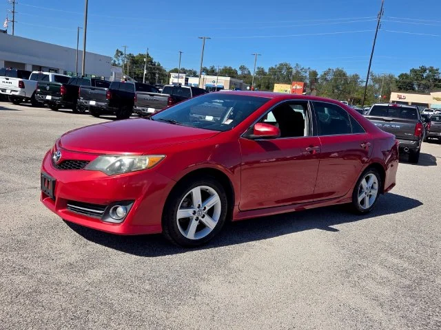 Used 2013 Red Toyota SE image 3