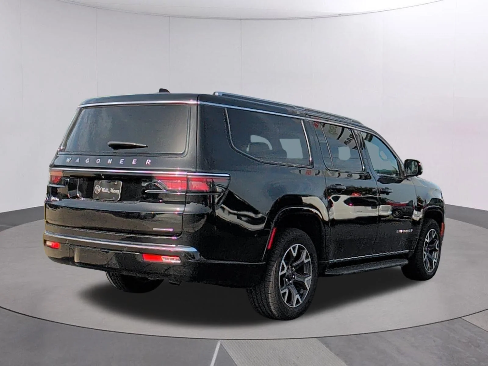 Used 2024 Diamond Black Crystal Pearlcoat Jeep Series III image 7