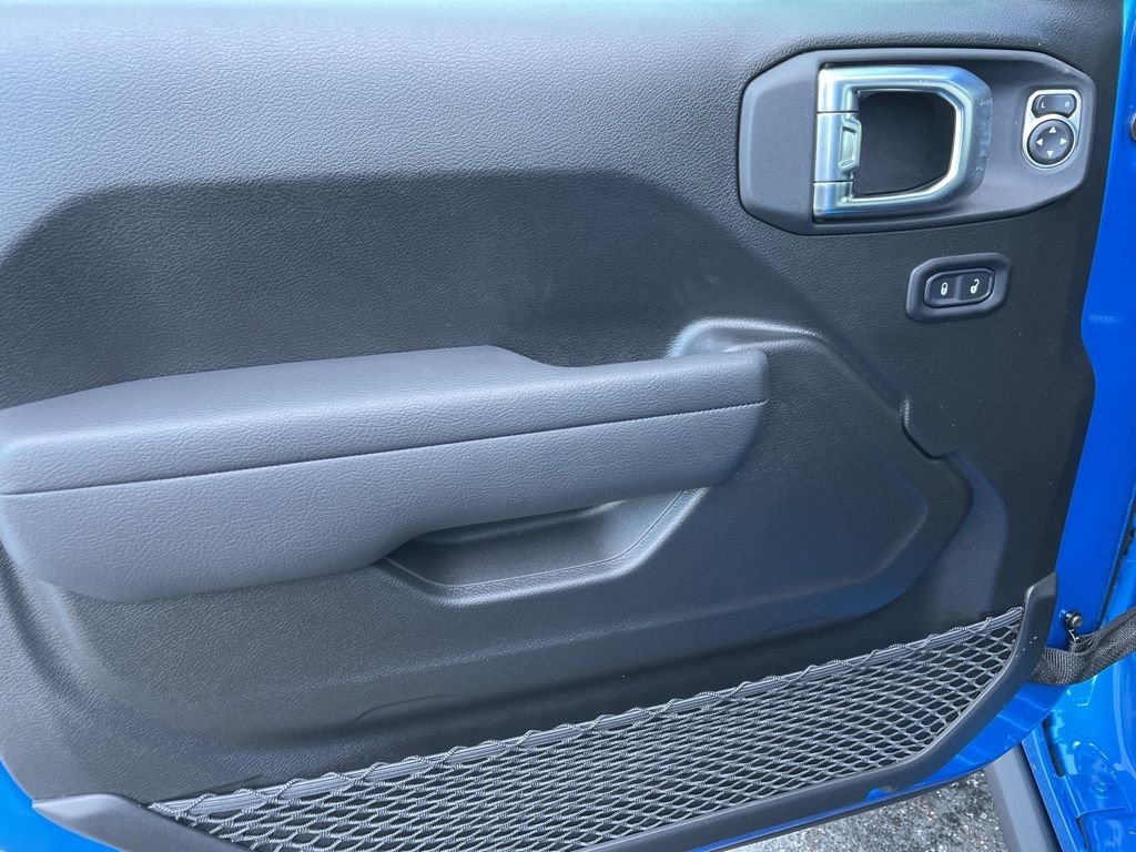 New 2026 Hydro Blue Pearl-Coat Exterior Paint Jeep Mojave image 29