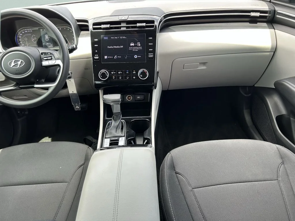 Used 2024 Silver Hyundai SE image 19