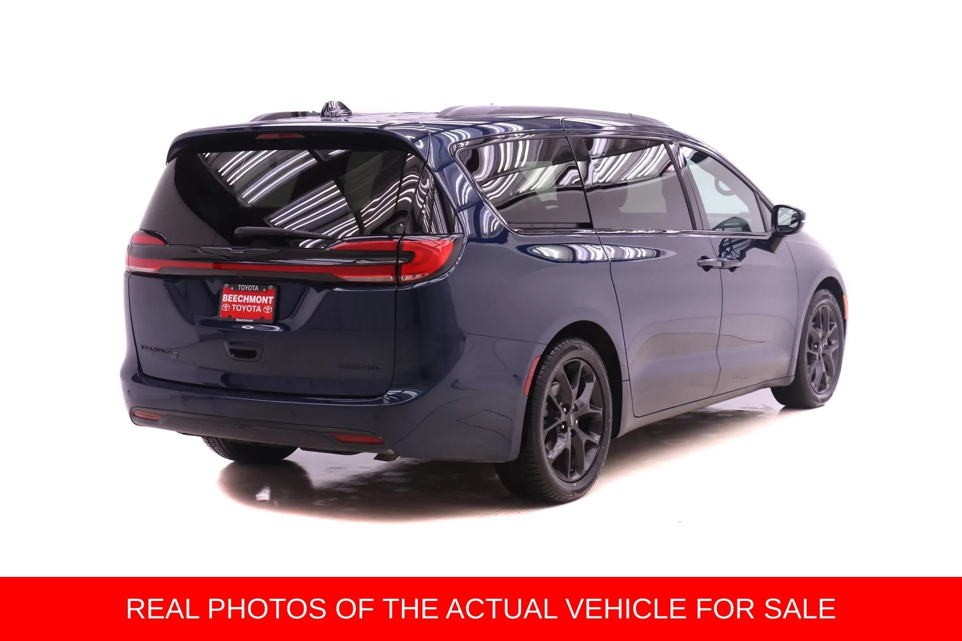 2025 Chrysler Pacifica Limited - Photo 2