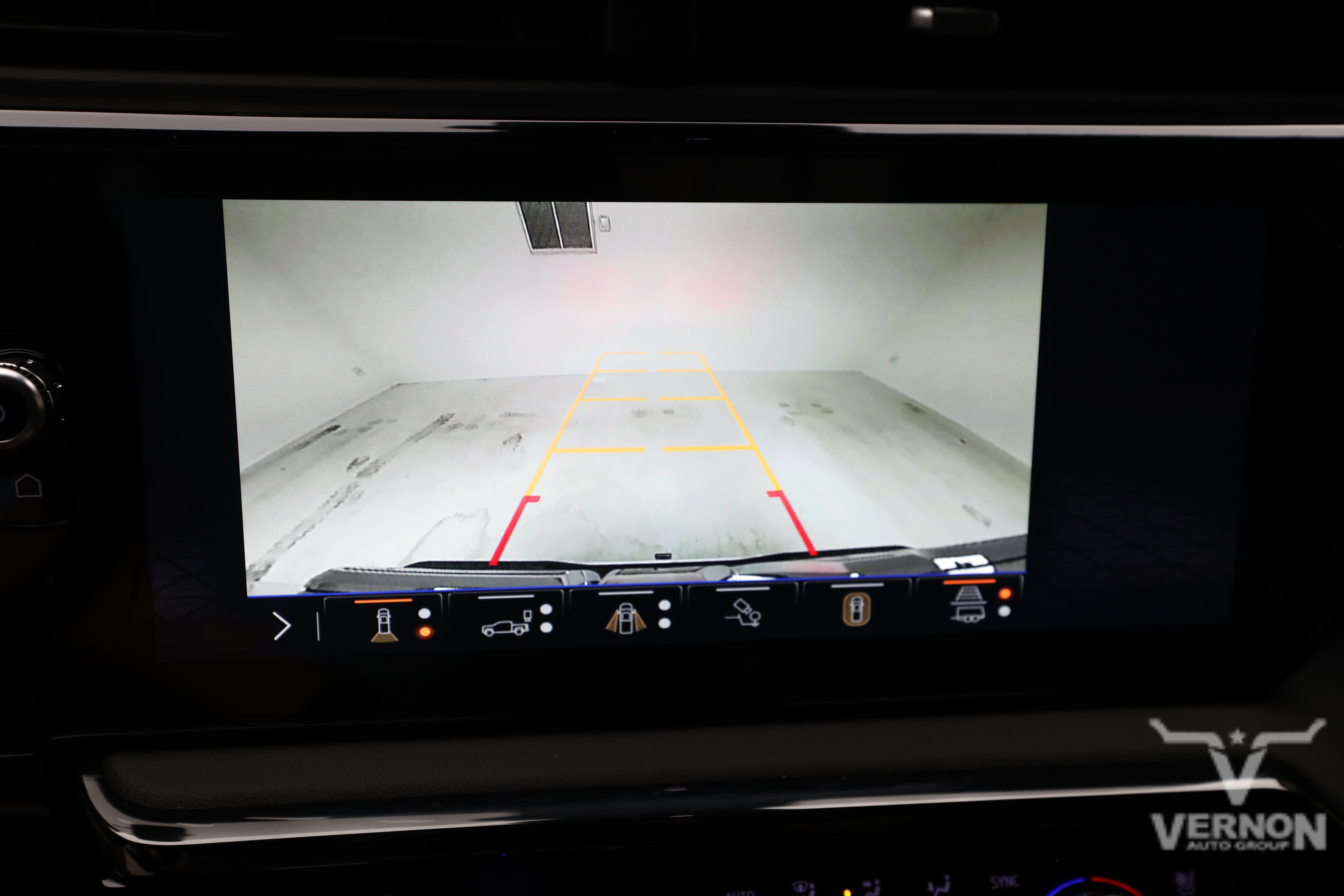 New 2026 Summit White GMC N image 30