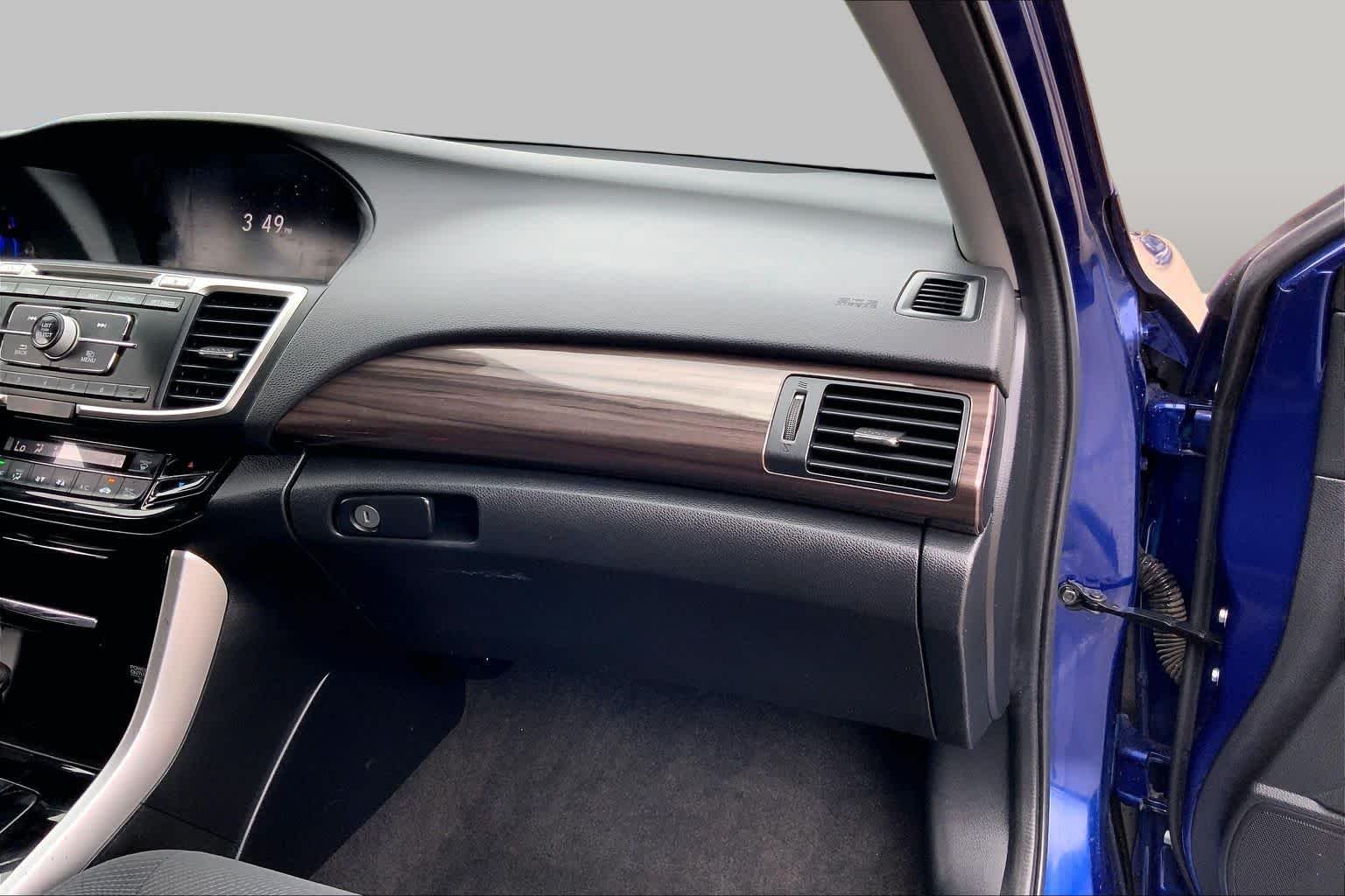 Used 2017 Blue Sky Metallic Honda  image 19