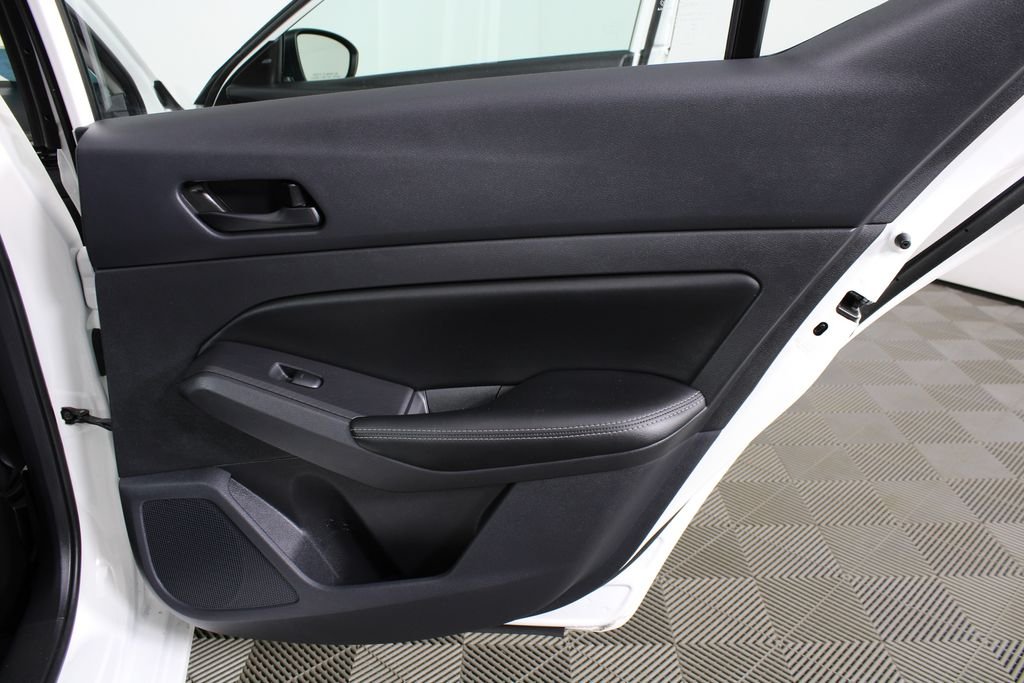 Used 2025 White Nissan 2.5 SV image 9
