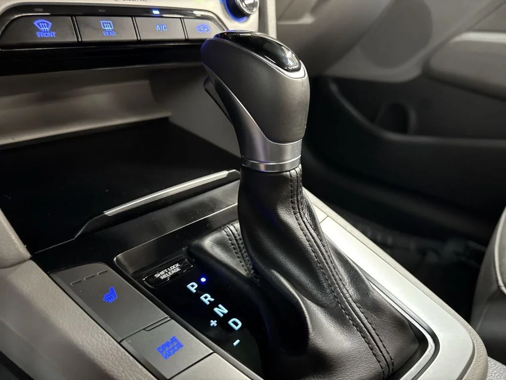 Used 2018 Phantom Black Hyundai Limited image 24