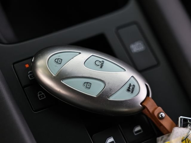 Used 2023 Gravity Gold Matte Hyundai SEL image 12