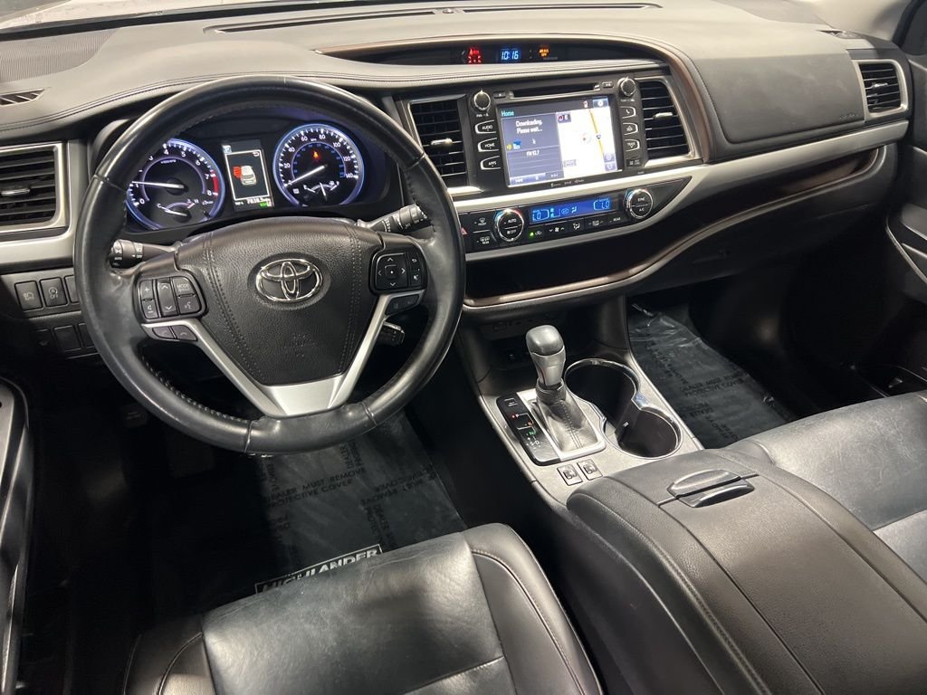 Used 2019 Gray Toyota XLE image 12
