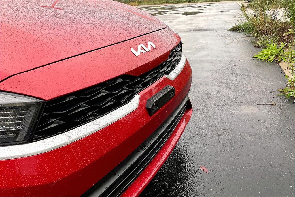 Used 2023 Red Kia LXS image 31