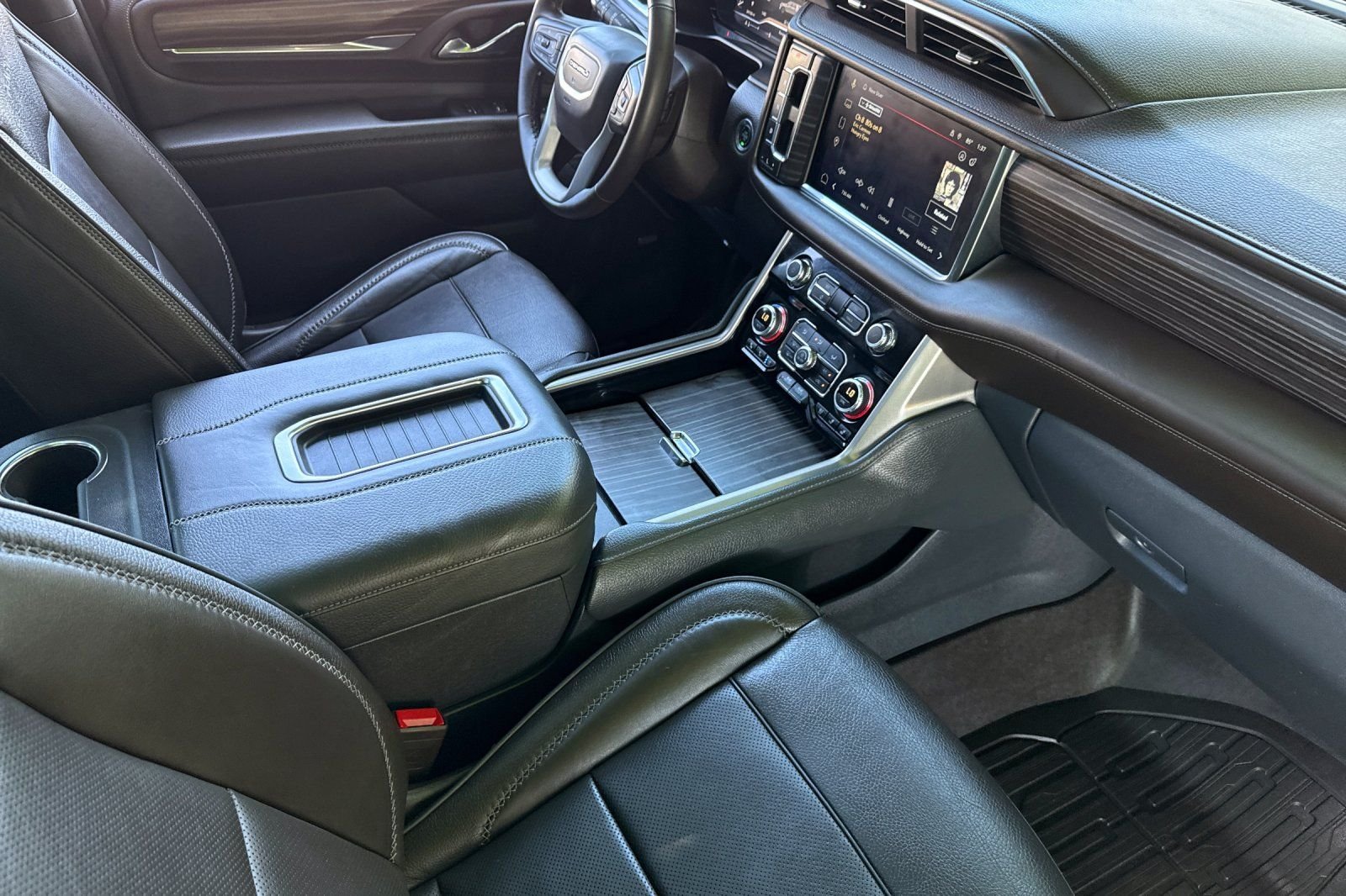 Used 2023  GMC Denali image 17