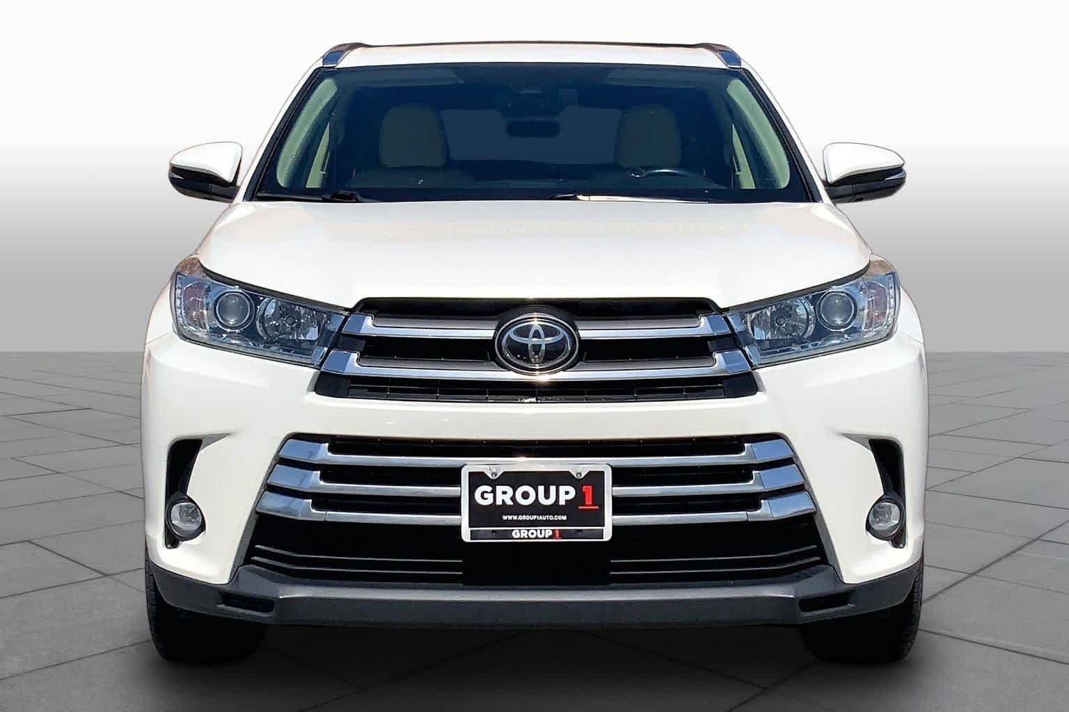 Used 2019 Blizzard Pearl Toyota Limited image 4