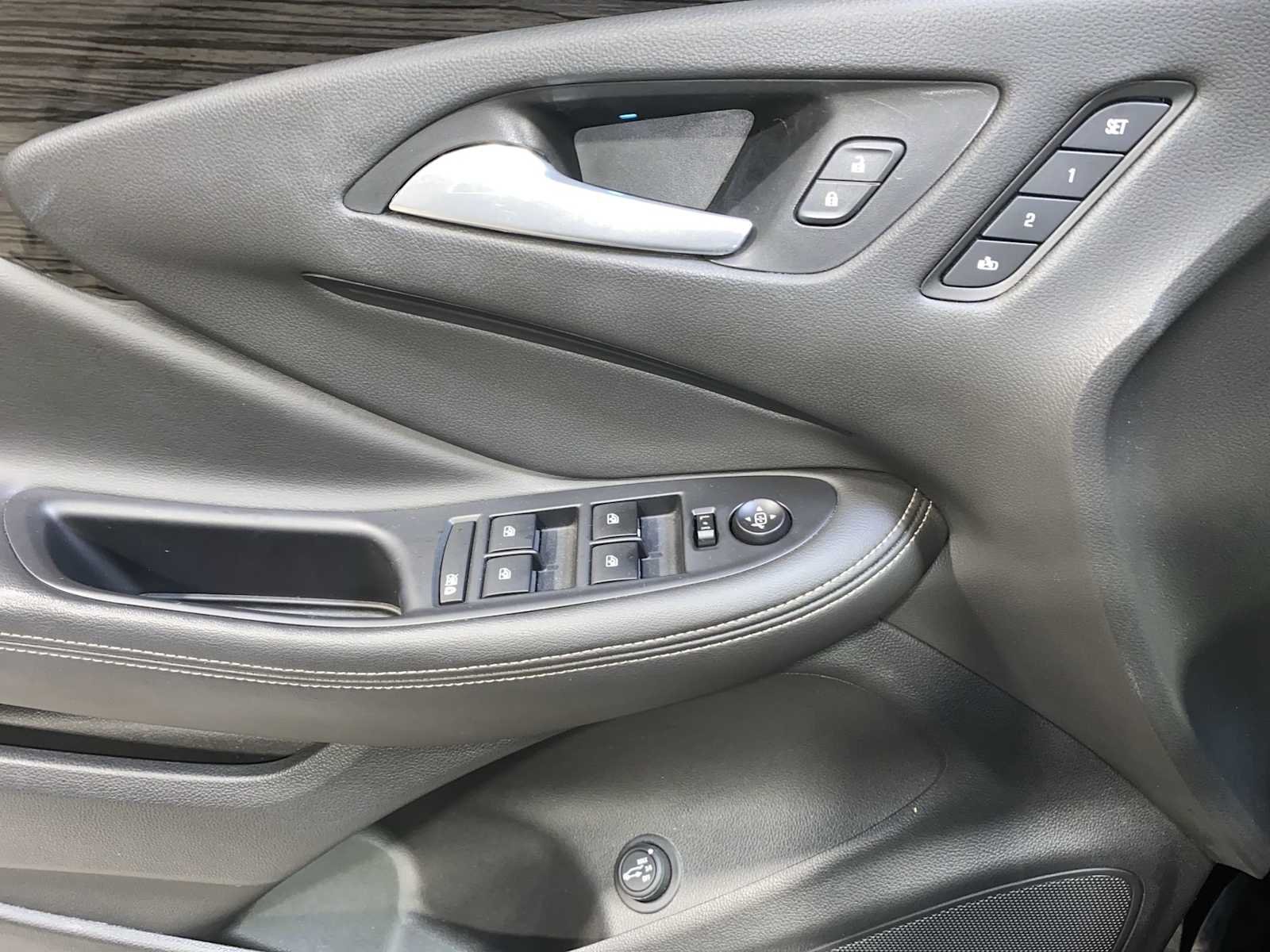 Used 2017 Ebony Twilight Metallic Buick Essence image 23