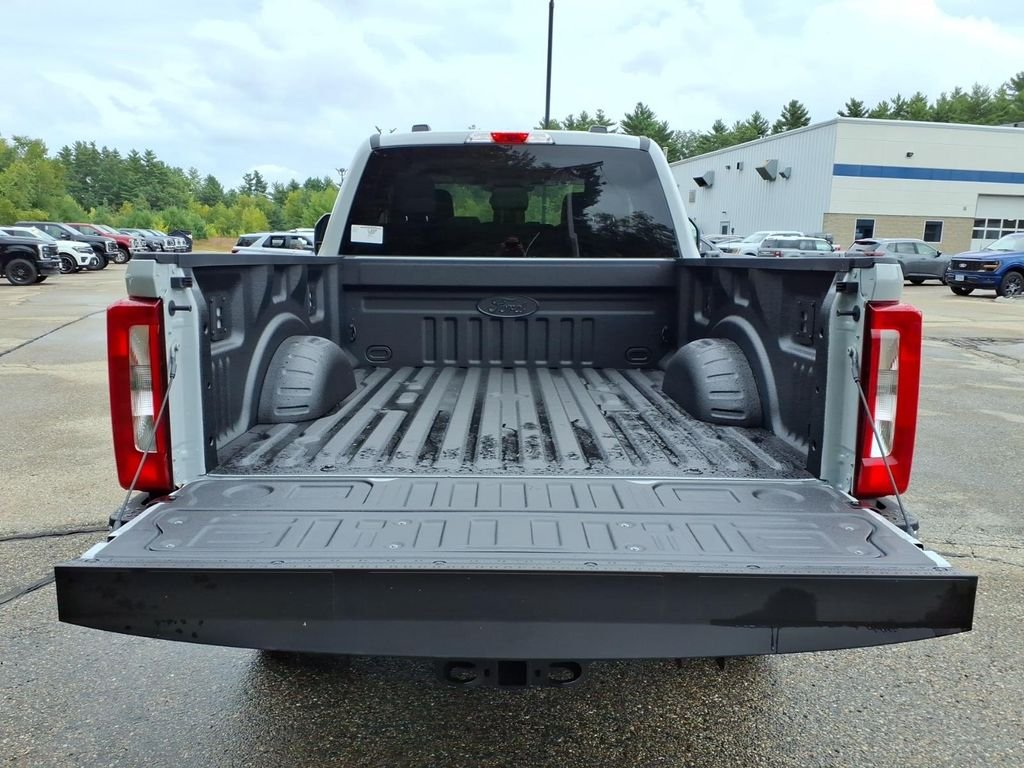 New 2026 Avalanche Ford F-350® XLT image 8