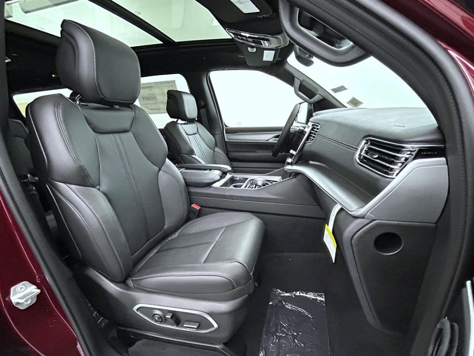 New 2026 Velvet Red Pearl-Coat Exterior Paint Jeep Upland image 15