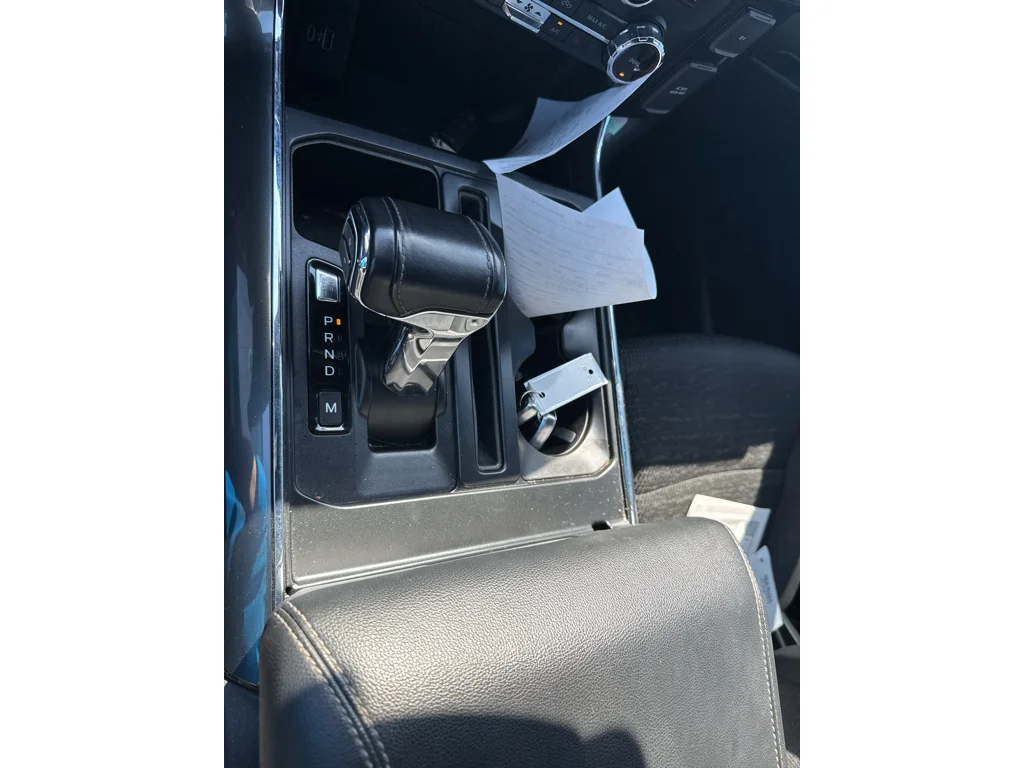 Used 2022 Agate Black Metallic Ford XLT image 13