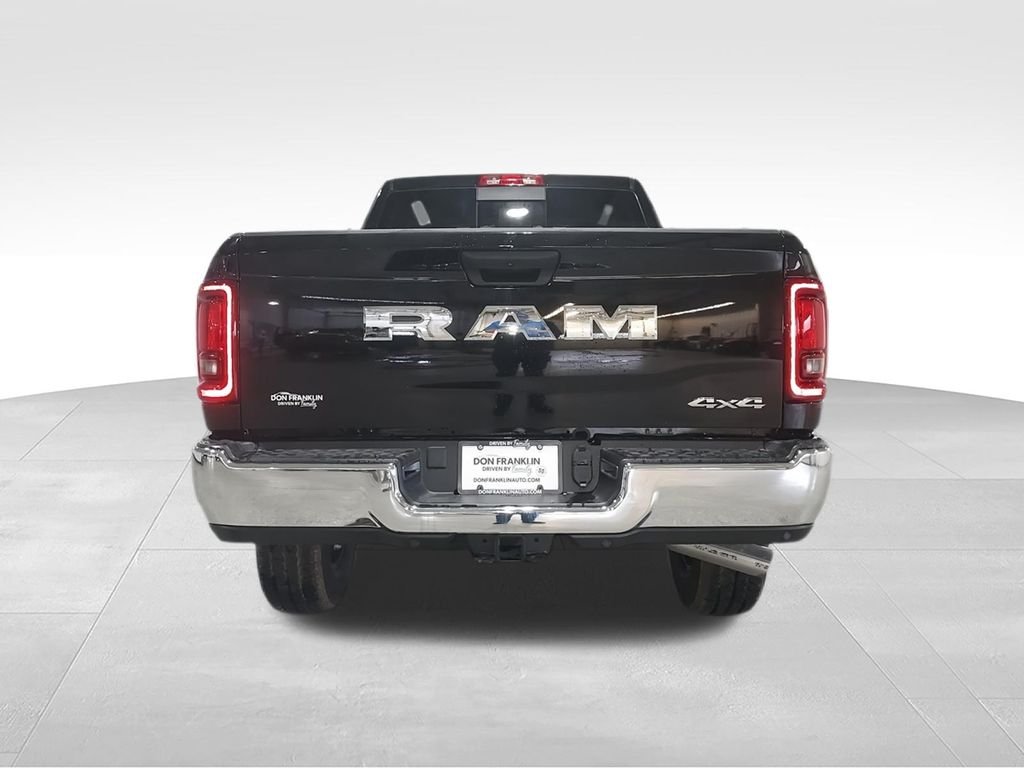 New 2026 Diamond Black Crystal Pearl-Coat Exterior Paint RAM Tradesman image 7