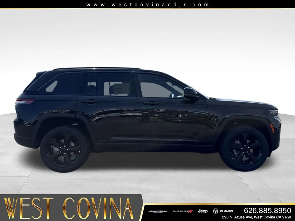 New 2026 Diamond Black Crystal Pearl-Coat Exterior Paint Jeep Limited image 6